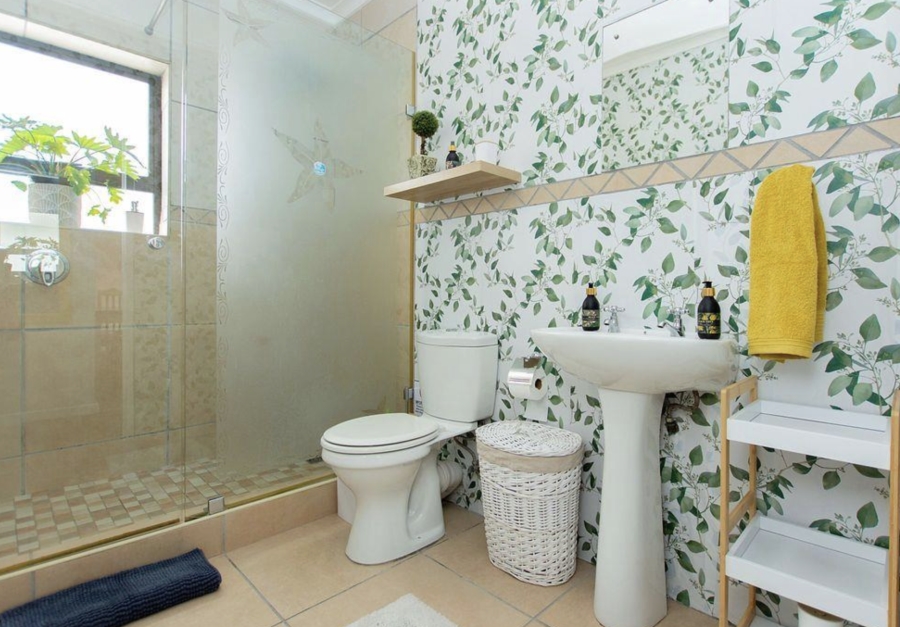 2 Bedroom Property for Sale in Helios Place Western Cape